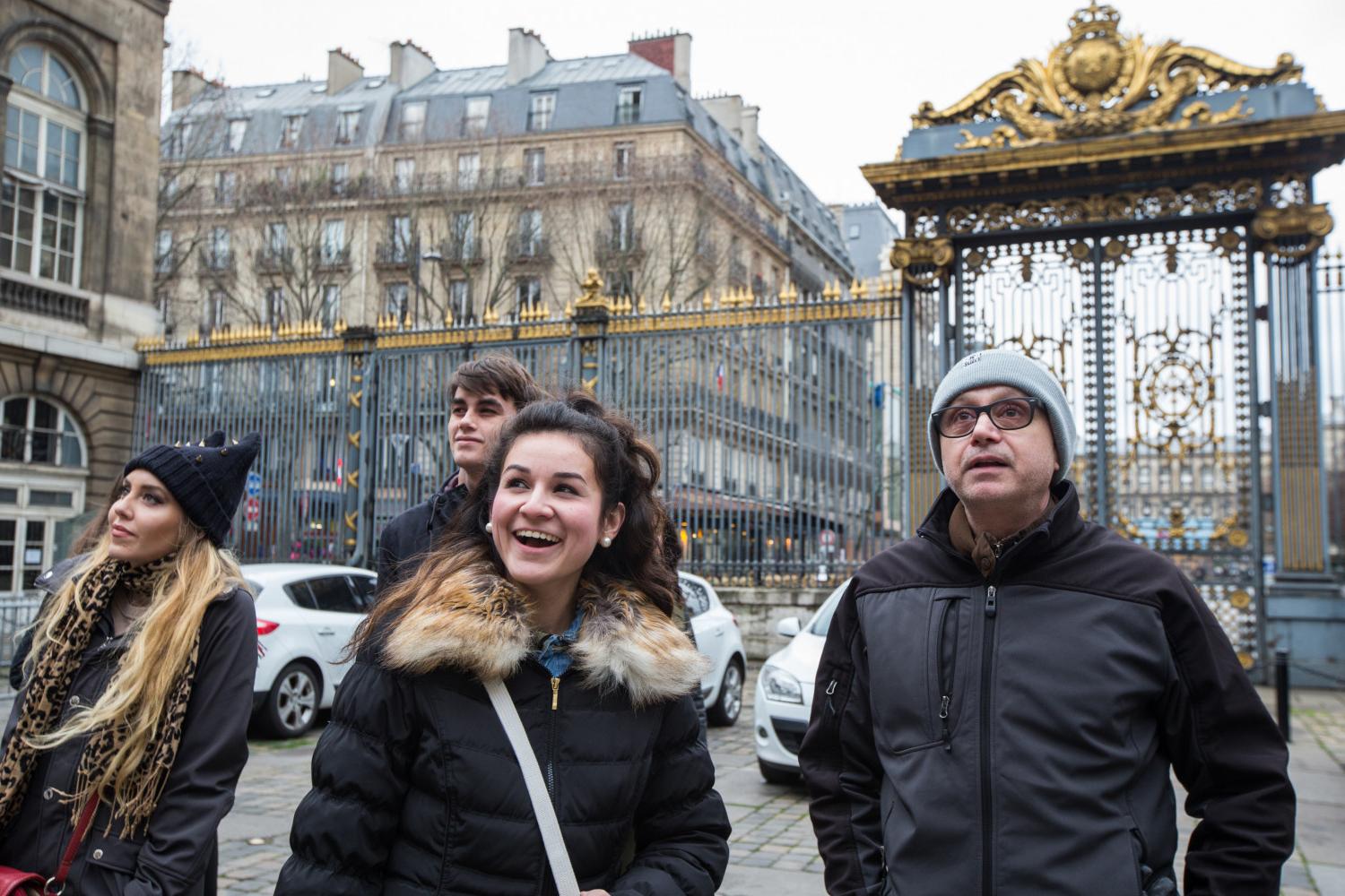 <a href='http://qooa.ngskmc-eis.net'>全球十大赌钱排行app</a>学院法语教授Pascal Rollet带领学生们到巴黎游学.